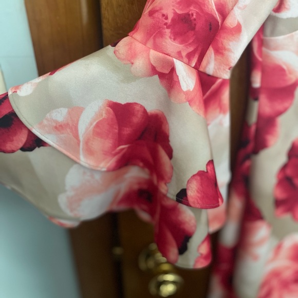 🌟Calvin Klein Floral Bell Sleeve Dress - Picture 6 of 11
